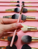 #122 Short Smudger Brush
