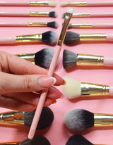 #125 Angled Liner Brush